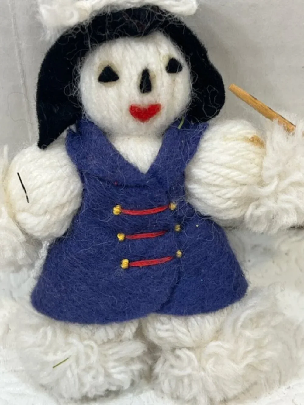 VTG Handmade White Looped Yarn Snowman Christmas Ornament Felt Clothing 4.25